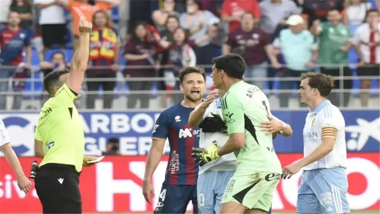 بعد لكمةٍ دموية.. إيقاف حارس ريال سرقسطة 13 مباراة